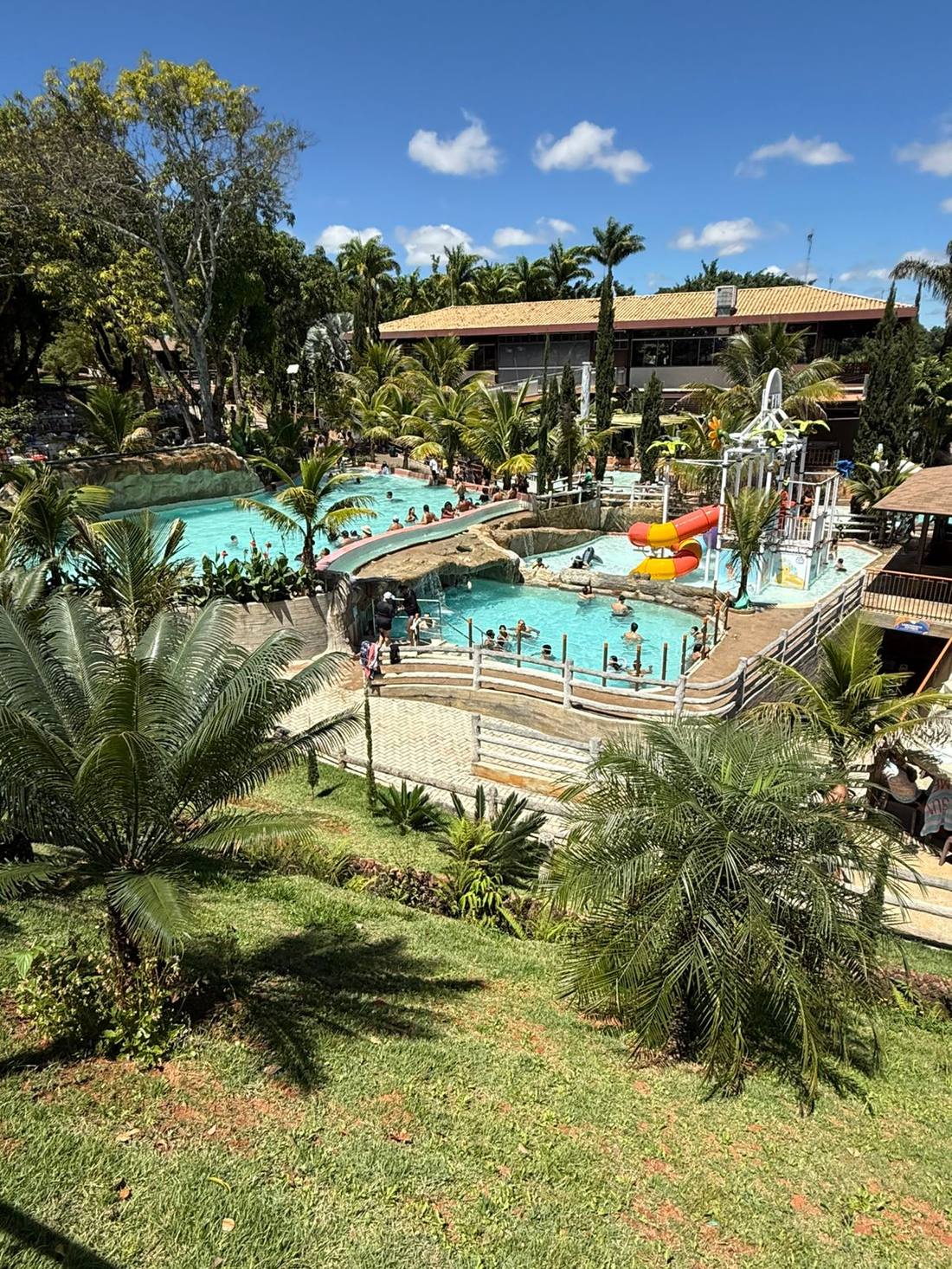 Águas Correntes Park - vista aérea, 16 piscinas com entrada gratuita para filiados