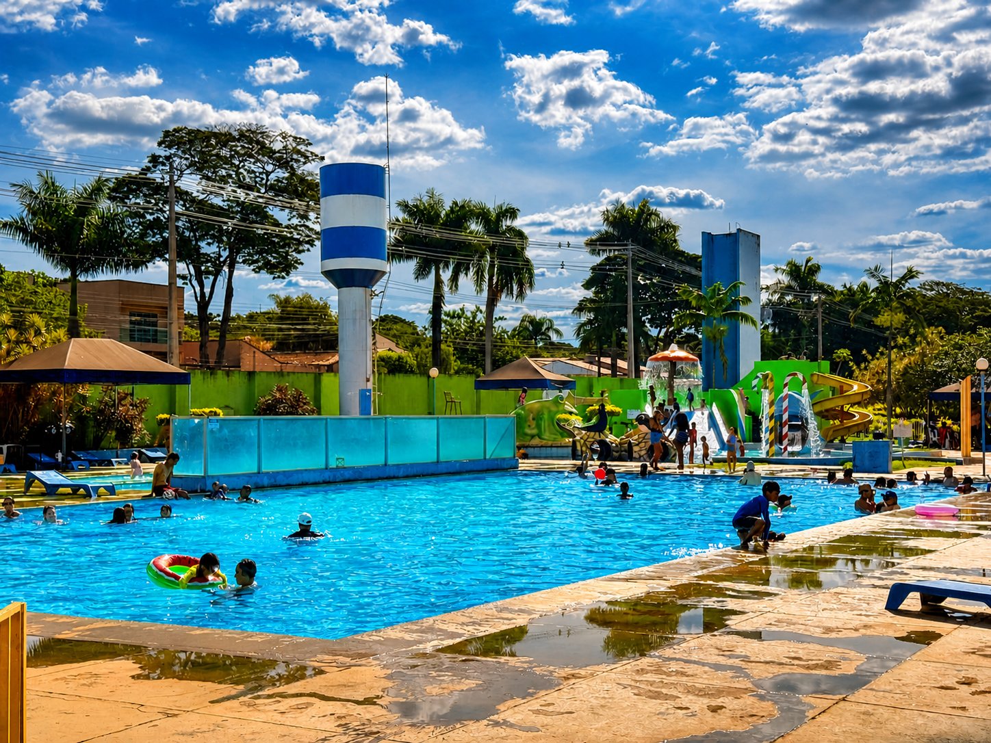 Clube dos Bancários - Piscina principal com toboágua