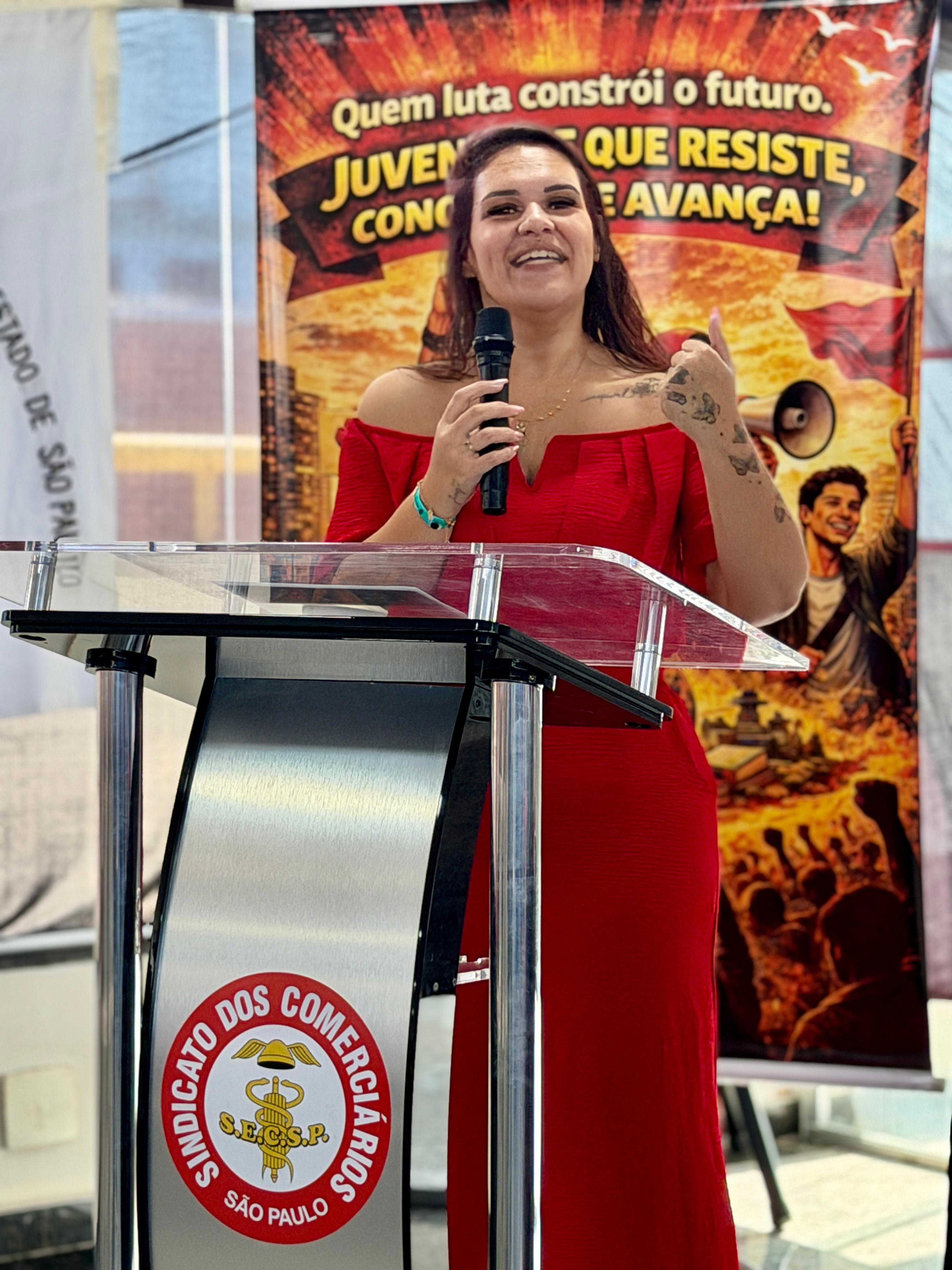 Ana Karolynne em momento de networking no evento